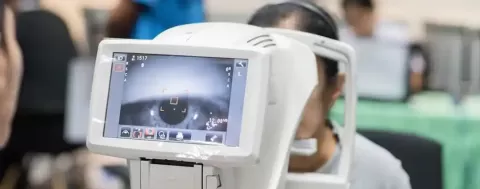 Cataract Surgery – How To Choose The Best Eye Care Center?
